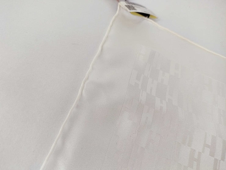 HERMES エルメス ハンカチーフ POCHETTE FACONNEE H GRAND H ポシェット ファソネH グランH 050575T Blanc（ホワイト）系 シルク100％ レディース ポケットチーフ スカーフ 新品未使用展示品