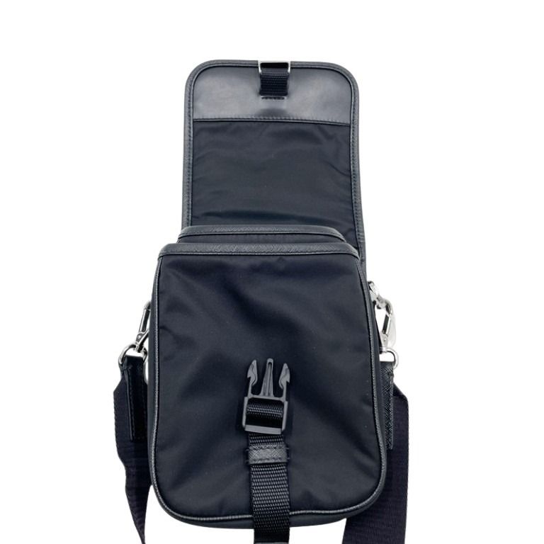 PRADA プラダ ショルダーバッグ Re-Nylon トライアングルロゴ 2VD043 ブラック系 ナイロン ユニセックス シルバー金具 美品