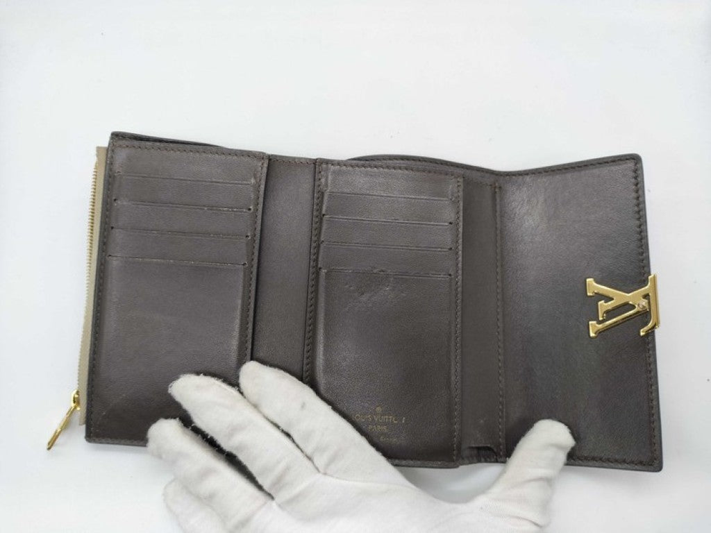 LOUIS VUITTON ルイヴィトン 三つ折り財布 ポルトフォイユ・カプシーヌ コンパクト M62159 ガレ(ベージュ)系 トリヨンレザー レディース ゴールド金具 美品
