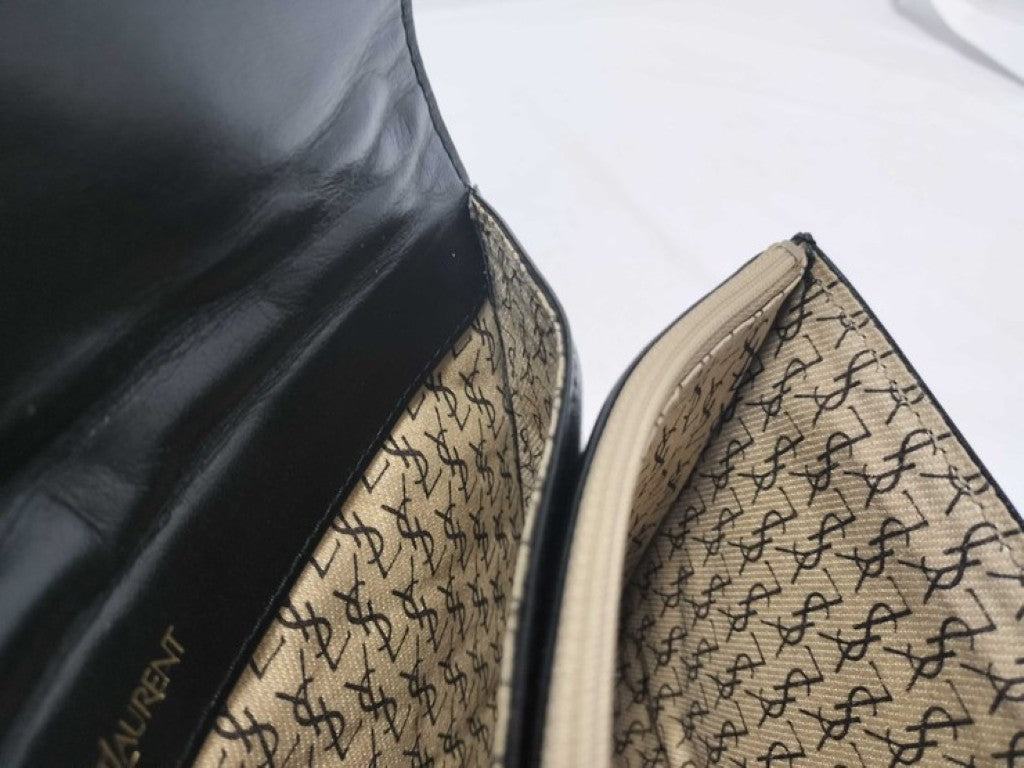 Yves Saint Laurent イヴサンローラン クラッチバッグ Vステッチ ブラック系 レザー ユニセックス 美品