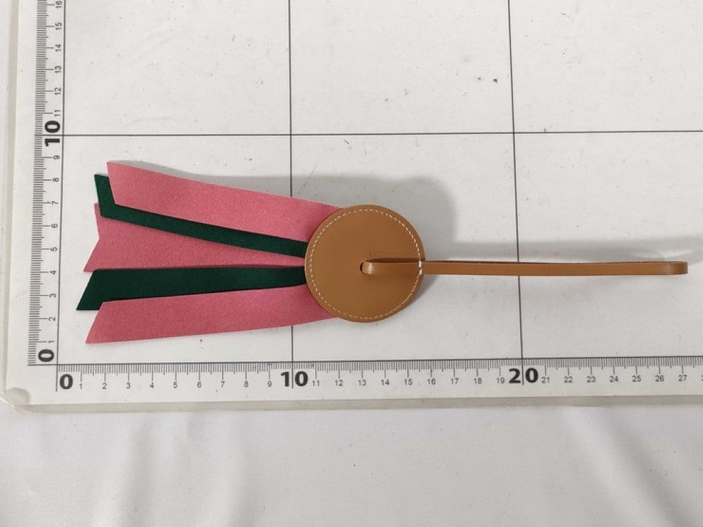 HERMES エルメス バッグチャーム パドックフロット ナチュラルサブレ/ローズアザレ/マラカイト系 ヴァッシュハンター レザー レディース 新品未使用展示品