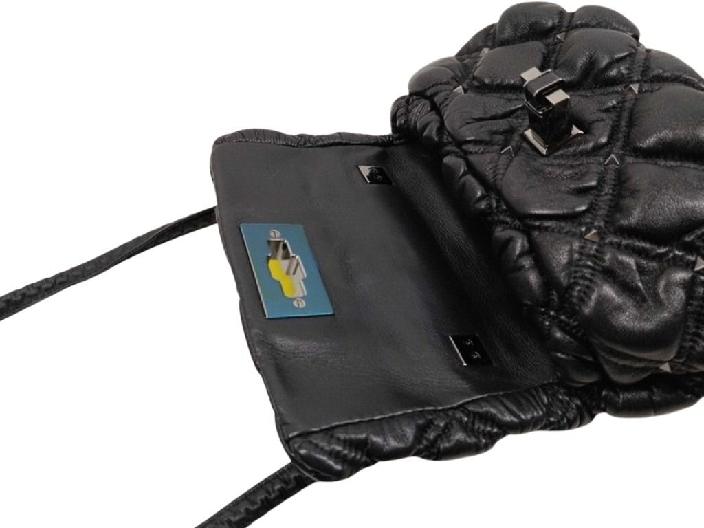 Valentino Garavani ヴァレンチノガラヴァーニ ショルダーバッグ スパイクミー WW9B0H79EFZ ブラック系 レザー レディース ロックスタッズ 超美品