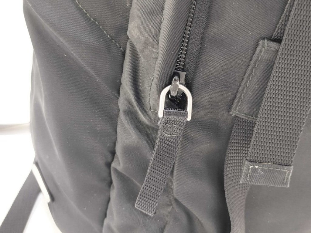 PRADA プラダ リュックサック トライアングルロゴ 2VZ062 ブラック系 ナイロン ユニセックス バックパック 白タグ シルバー金具 美品