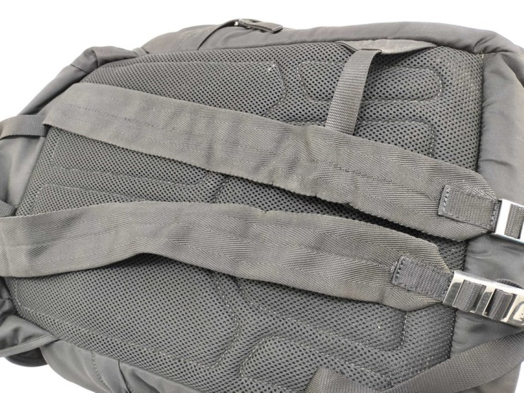 PRADA プラダ リュックサック トライアングルロゴ 2VZ062 ブラック系 ナイロン ユニセックス バックパック 白タグ シルバー金具 美品