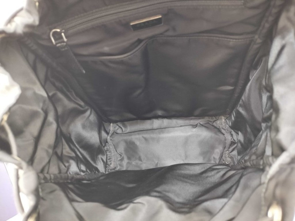 PRADA プラダ リュックサック トライアングルロゴ 2VZ062 ブラック系 ナイロン ユニセックス バックパック 白タグ シルバー金具 美品