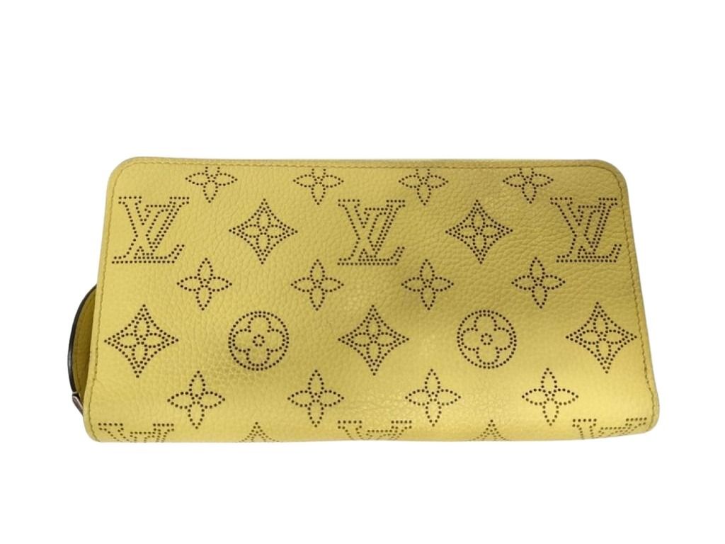 LOUIS VUITTON ルイヴィトン 長財布 ジッピー ウォレット M82501 イエロー系 マヒナ レディース シルバー金具 美品