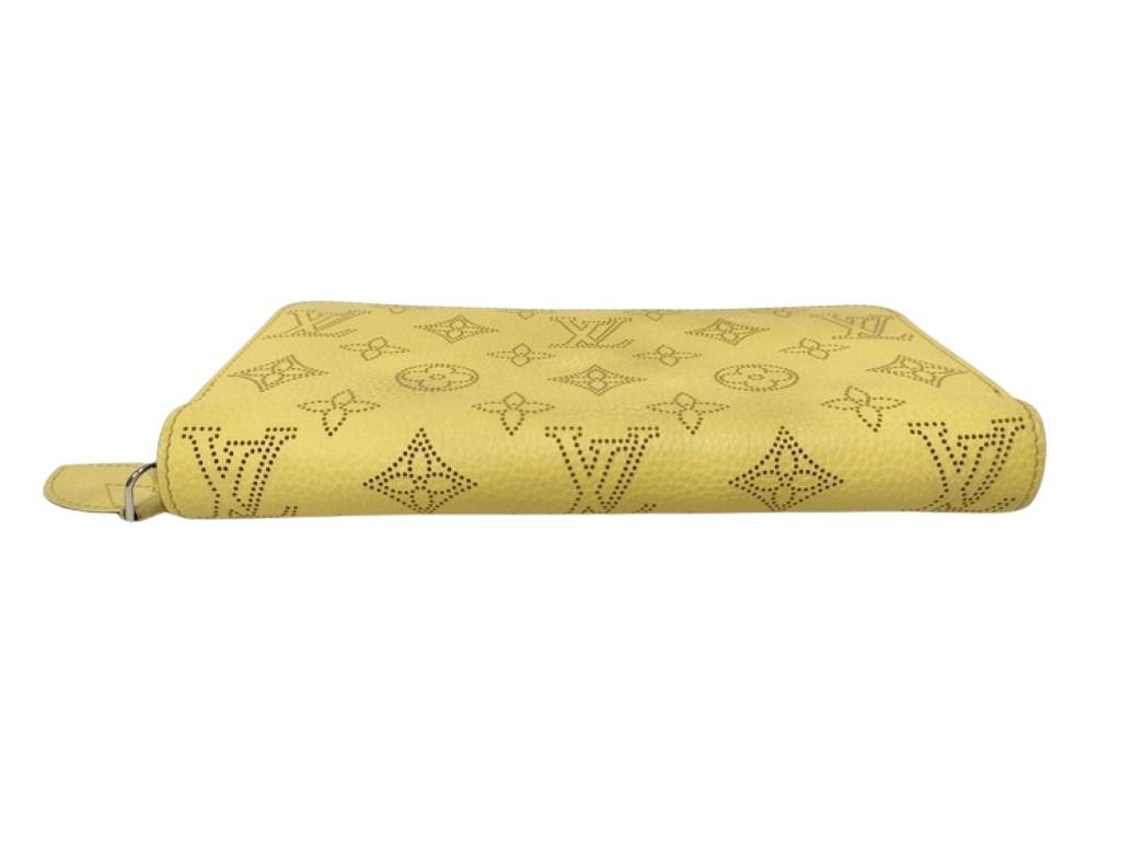 LOUIS VUITTON ルイヴィトン 長財布 ジッピー ウォレット M82501 イエロー系 マヒナ レディース シルバー金具 美品