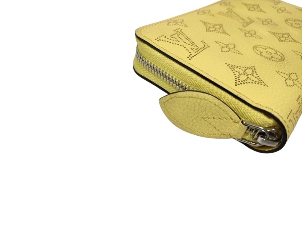 LOUIS VUITTON ルイヴィトン 長財布 ジッピー ウォレット M82501 イエロー系 マヒナ レディース シルバー金具 美品