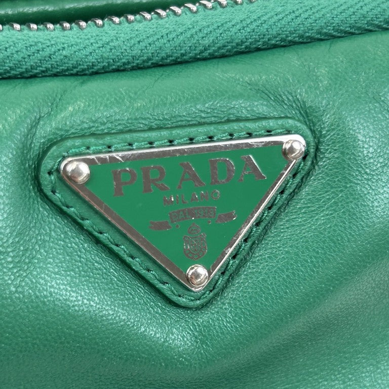 PRADA プラダ ショルダーバッグ トライアングルミニ 1NR015 グリーン系 レザー レディース チェーン シルバー金具 美品