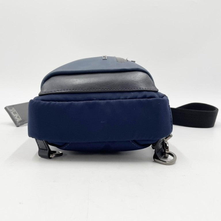 TUMI トゥミ ボディバッグ HARRISON ハリソン 6602035NVYN ネイビー×ブラック系 ナイロン レザー メンズ ショルダーバッグ シルバー金具 美品