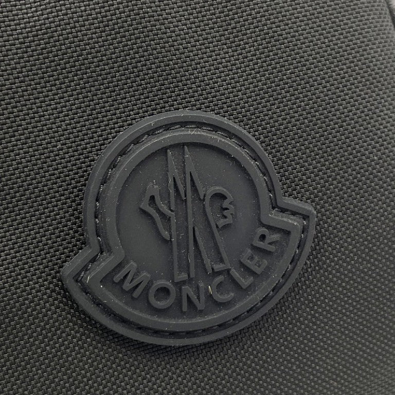 MONCLER モンクレール ショルダーバッグ YEHOR クロスボディバッグ ブラック系 ナイロンキャンバス ユニセックス 美品