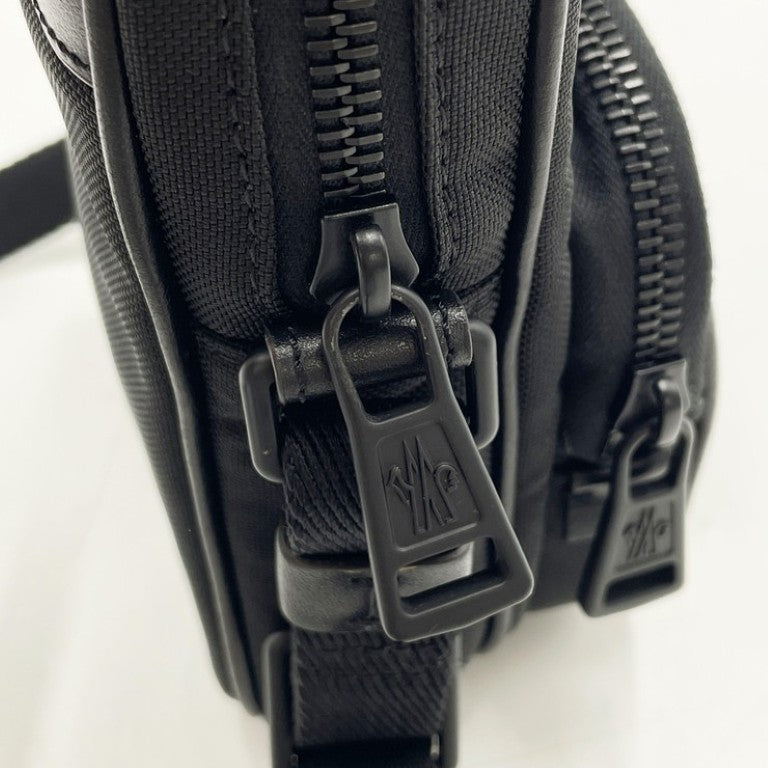 MONCLER モンクレール ショルダーバッグ YEHOR クロスボディバッグ ブラック系 ナイロンキャンバス ユニセックス 美品
