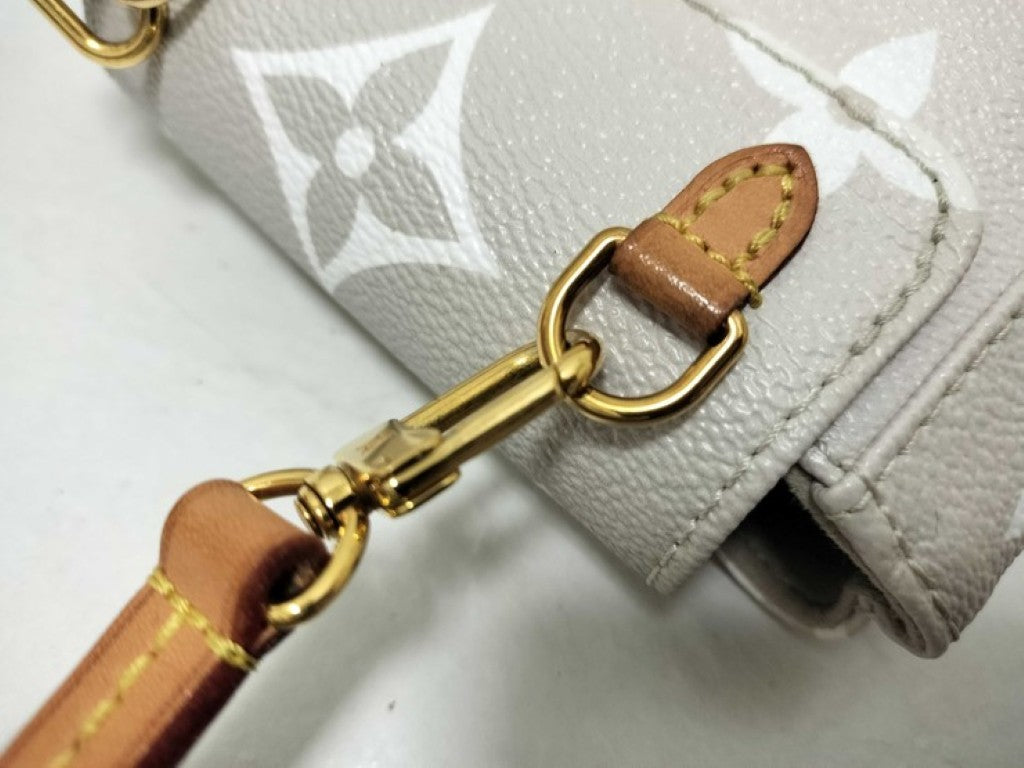 LOUIS VUITTON ルイヴィトン リュックサック バイ ザプール タイニー バックパック M45764 ブリューム（ ピンク系 グレー系） PVC レザー レディース ゴールド金具 美品