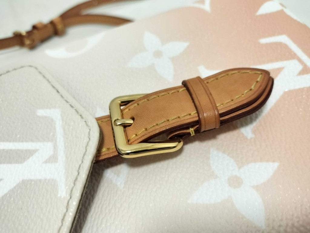 LOUIS VUITTON ルイヴィトン リュックサック バイ ザプール タイニー バックパック M45764 ブリューム（ ピンク系 グレー系） PVC レザー レディース ゴールド金具 美品