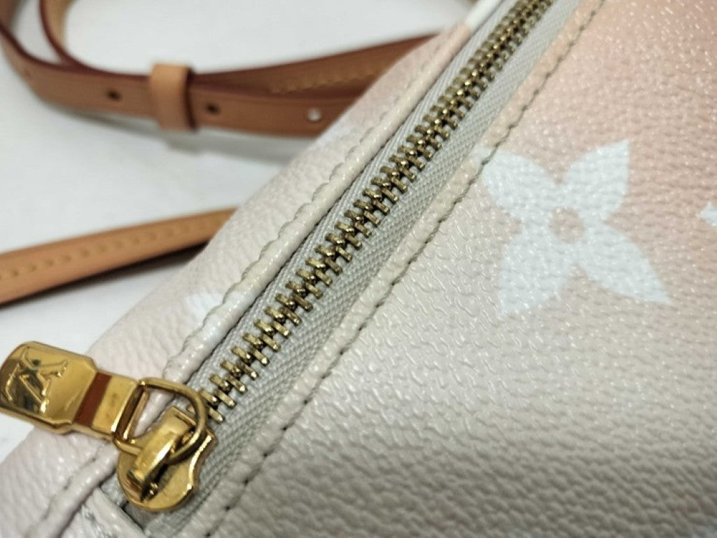 LOUIS VUITTON ルイヴィトン リュックサック バイ ザプール タイニー バックパック M45764 ブリューム（ ピンク系 グレー系） PVC レザー レディース ゴールド金具 美品