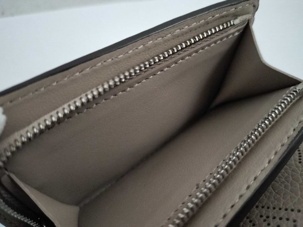 LOUIS VUITTON ルイヴィトン 三つ折り財布 ポルトフォイユ イリス XS M82437 ガレ(ベージュ系） マヒナ レディース シルバー金具 美品