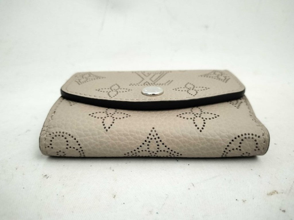 LOUIS VUITTON ルイヴィトン 三つ折り財布 ポルトフォイユ イリス XS M82437 ガレ(ベージュ系） マヒナ レディース シルバー金具 美品