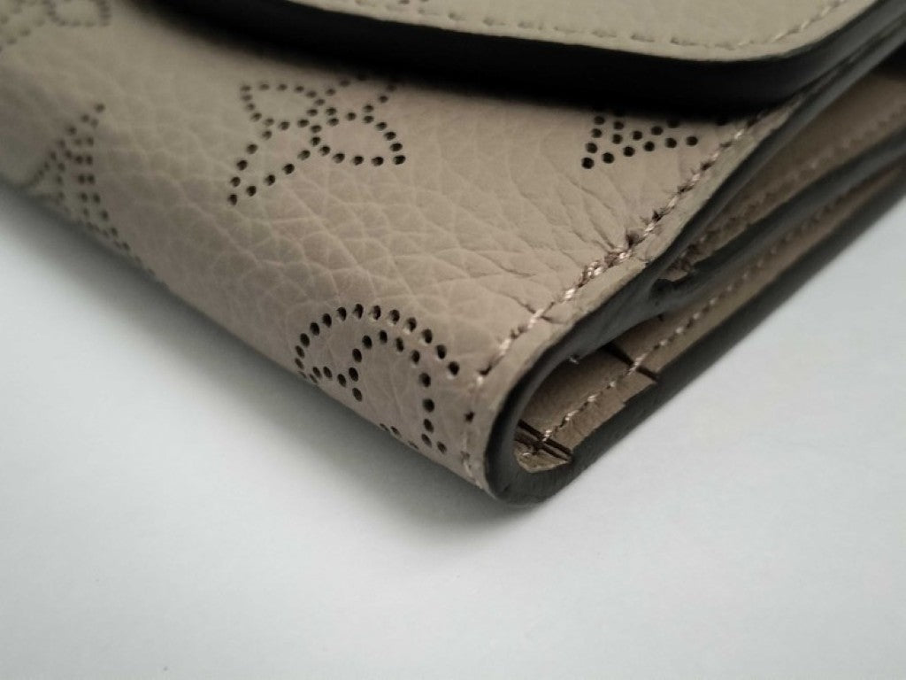 LOUIS VUITTON ルイヴィトン 三つ折り財布 ポルトフォイユ イリス XS M82437 ガレ(ベージュ系） マヒナ レディース シルバー金具 美品