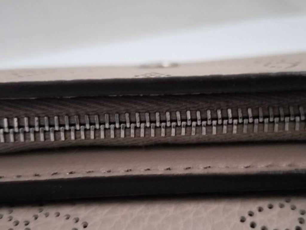 LOUIS VUITTON ルイヴィトン 三つ折り財布 ポルトフォイユ イリス XS M82437 ガレ(ベージュ系） マヒナ レディース シルバー金具 美品