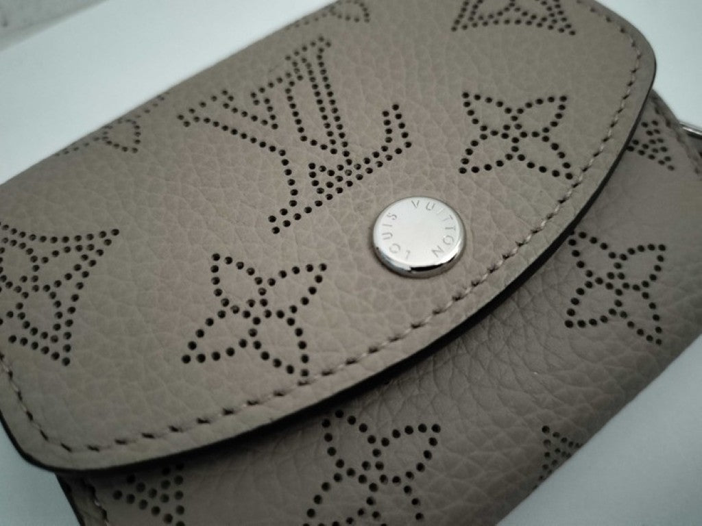 LOUIS VUITTON ルイヴィトン 三つ折り財布 ポルトフォイユ イリス XS M82437 ガレ(ベージュ系） マヒナ レディース シルバー金具 美品