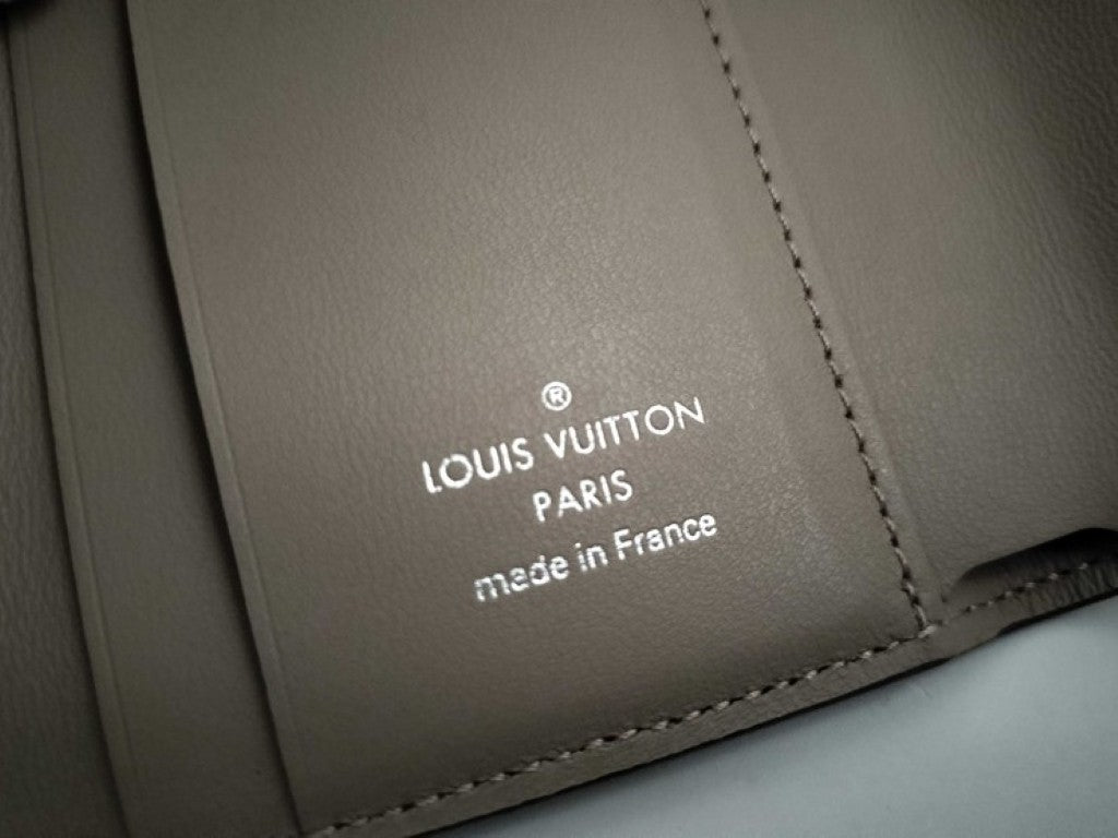 LOUIS VUITTON ルイヴィトン 三つ折り財布 ポルトフォイユ イリス XS M82437 ガレ(ベージュ系） マヒナ レディース シルバー金具 美品