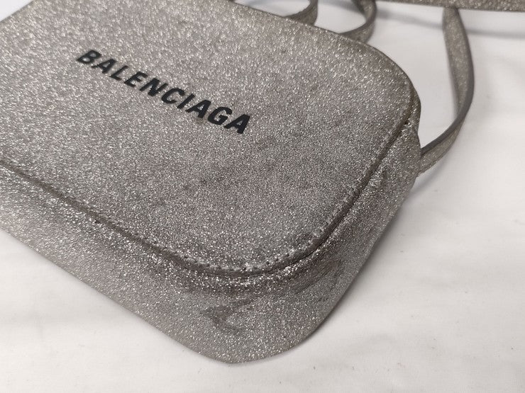 BALENCIAGA バレンシアガ ショルダーバッグ エブリデイ カメラバッグ XS 552372 シルバー系 レザー レディース グリッター 美品