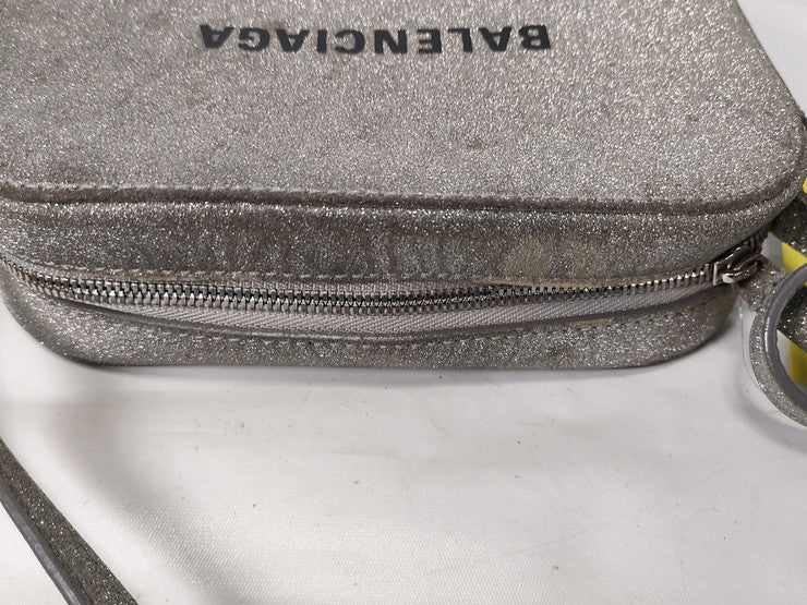 BALENCIAGA バレンシアガ ショルダーバッグ エブリデイ カメラバッグ XS 552372 シルバー系 レザー レディース グリッター 美品