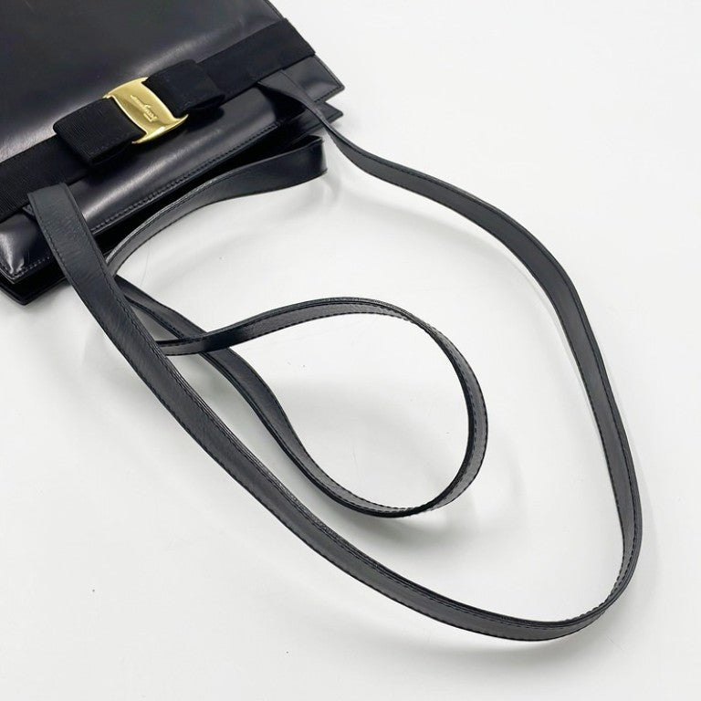 Salvatore Ferragamo フェラガモ ショルダーバッグ ヴァラリボン BL-216 676 ブラック系 レザー レディース ゴールド金具 美品