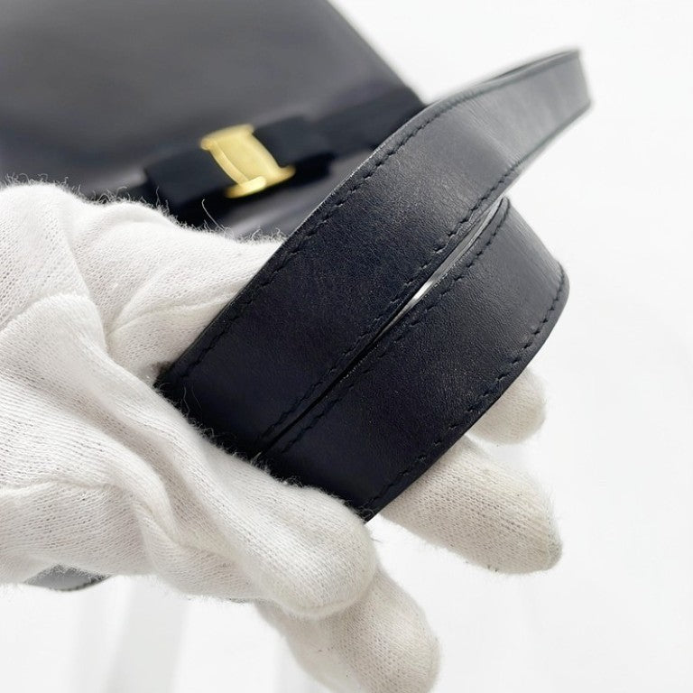 Salvatore Ferragamo フェラガモ ショルダーバッグ ヴァラリボン BL-216 676 ブラック系 レザー レディース ゴールド金具 美品