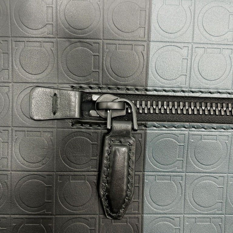 Salvatore Ferragamo フェラガモ クラッチバッグ ガンチーニ GG-24 A253 ブラック×グレー系 レザー メンズ 美品