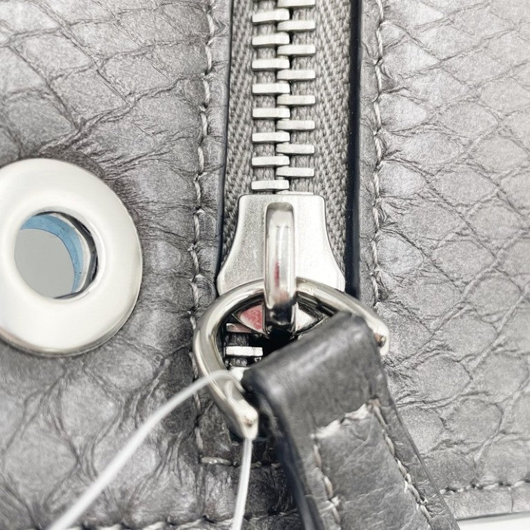 FENDI フェンディ クラッチバッグ ズッカ 7AR985 グレー系 ブラック PVC × レザー ユニセックス シルバー金具 超美品