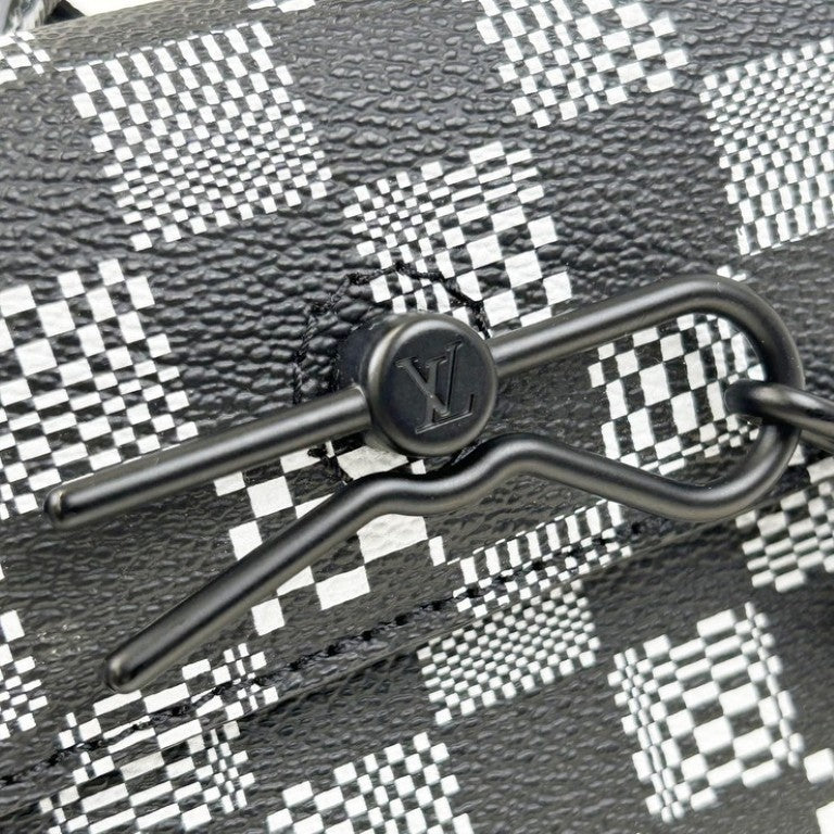 LOUIS VUITTON ルイヴィトン ショルダーバッグ スティーマー XS N60453 ブラック ホワイト系 ダミエ ディストーテッド メンズ 2WAY ブラック金具 超美品