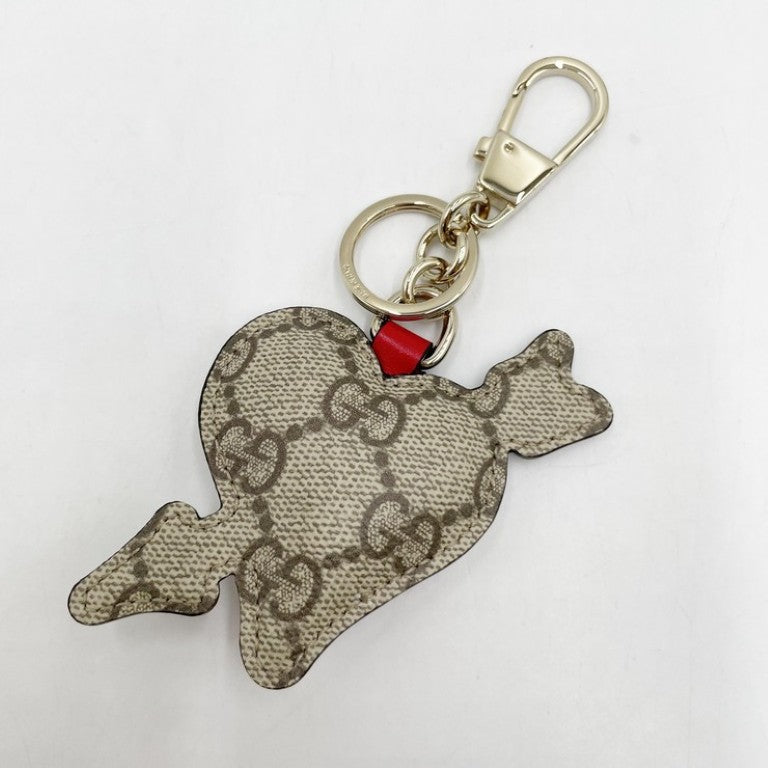 GUCCI グッチ キーホルダー プレイフル ハート 842695 ベージュ ピンク ホワイト系 GGスプリーム レザー レディース キーリング ゴールド金具 新品未使用展示品