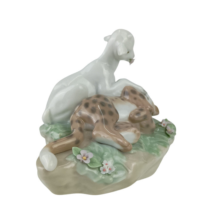 LLADRO リヤドロ 置物 平和の王国（豹と子ヤギ） 6926 マルチカラー ポーセリン ユニセックス 絶版 美品