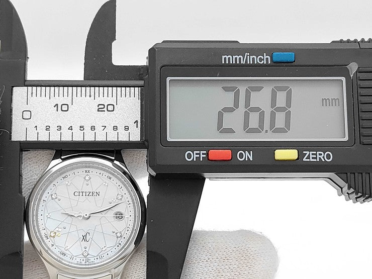 CITIZEN シチズン 腕時計 XC クロスシー ES9490-87D 白蝶貝文字板 シルバー系 チタニウム レディース ソーラー電波 アナログ 超美品