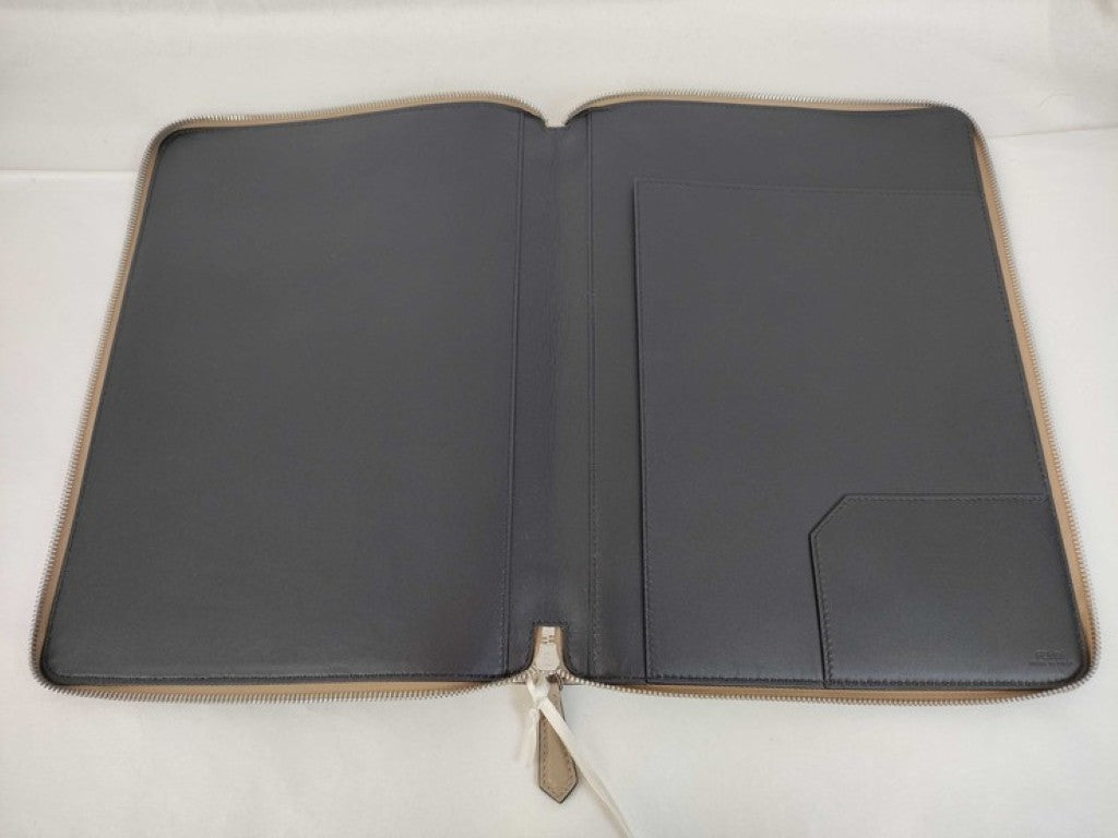 FENDI フェンディ クラッチバッグ 7N0167 ベージュ系 レザー レディース シルバー金具 超美品