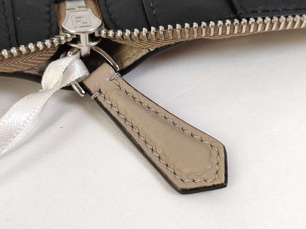 FENDI フェンディ クラッチバッグ 7N0167 ベージュ系 レザー レディース シルバー金具 超美品