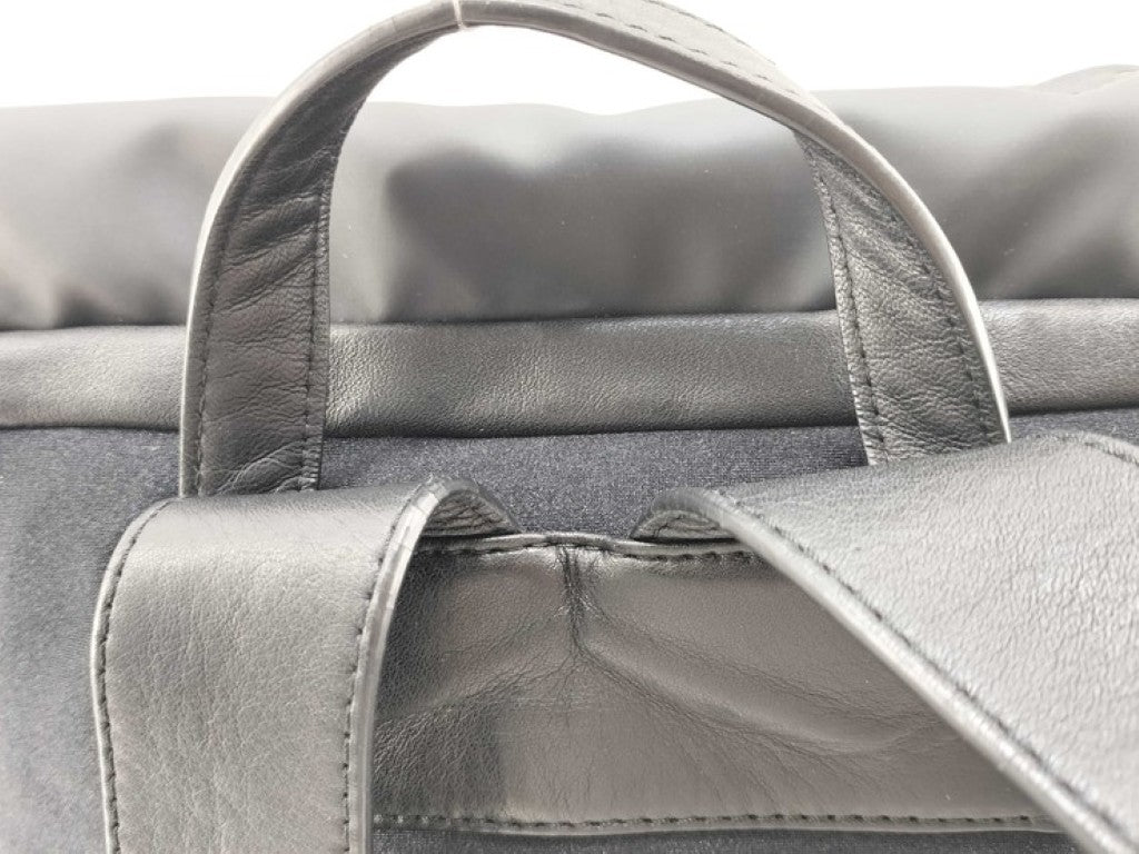 kawakawa カワカワ リュックサック Rubber-cho ブラック系 ラバー レディース シルバー金具 美品