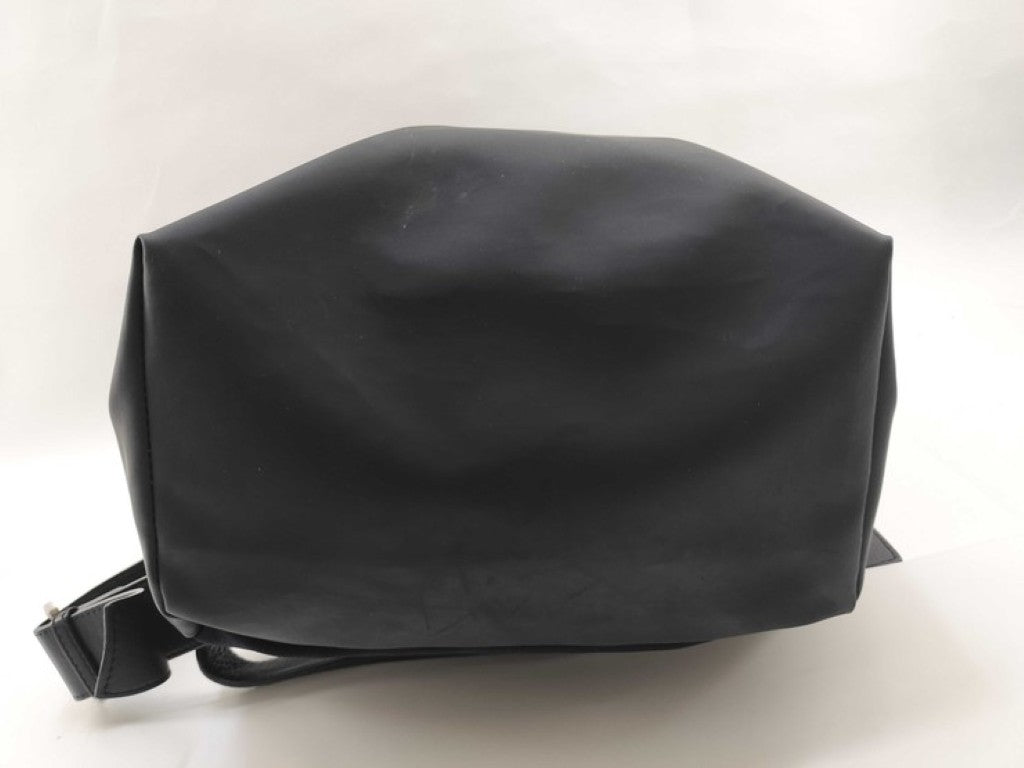 kawakawa カワカワ リュックサック Rubber-cho ブラック系 ラバー レディース シルバー金具 美品