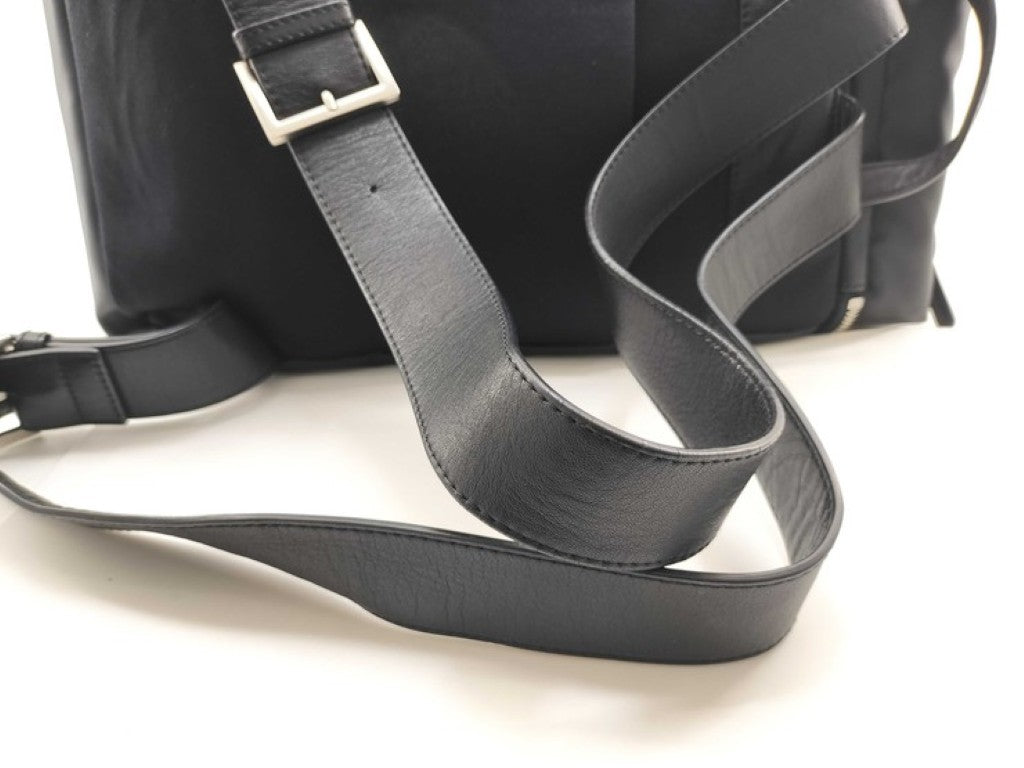 kawakawa カワカワ リュックサック Rubber-cho ブラック系 ラバー レディース シルバー金具 美品