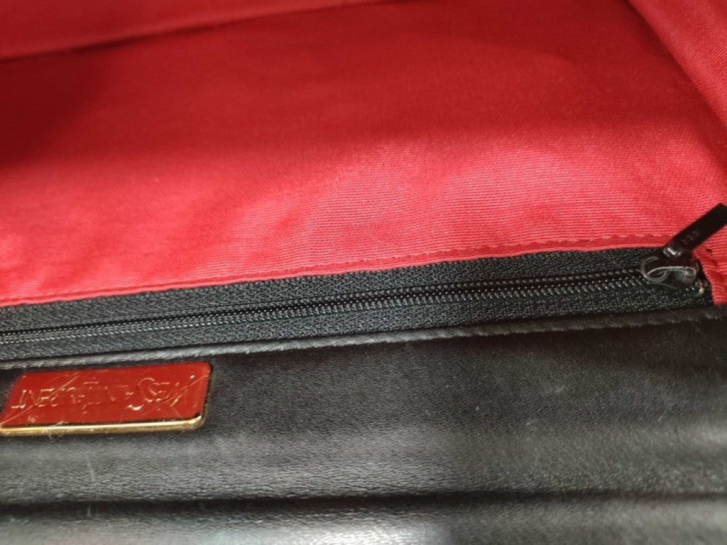 Yves Saint Laurent イヴサンローラン ショルダーバッグ Vステッチ チェーンショルダーバッグ ブラック系 レザー レディース ゴールド金具 美品