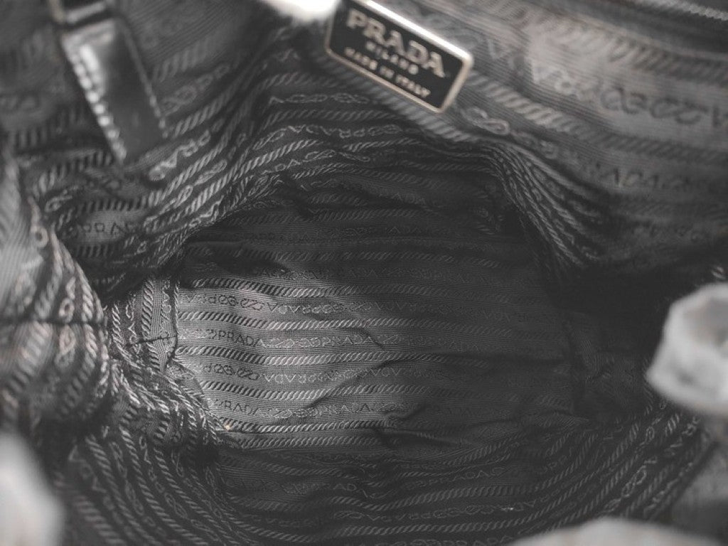 PRADA プラダ リュックサック トライアングルロゴ 1BZ005 ブラック系 ナイロン ユニセックス 白タグ シルバー金具 美品