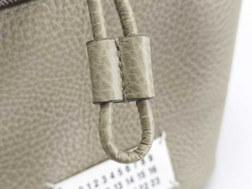 Maison Margiela メゾン マルジェラ ハンドバッグ 5AC S61WG0035 グレージュ系 レザー レディース 2WAY ショルダーバッグ バケットバッグ シルバー金具 美品