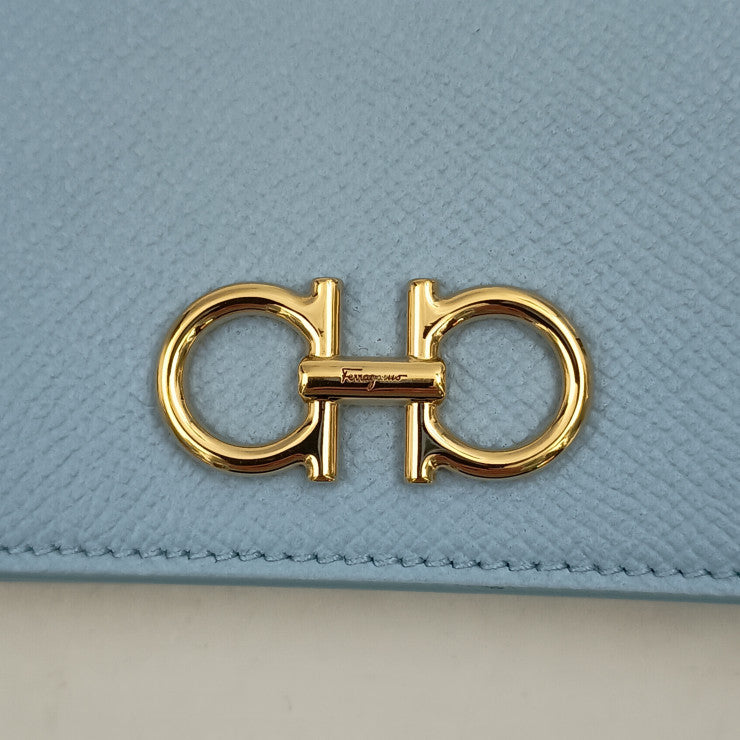 Salvatore Ferragamo フェラガモ 名刺入れ ガンチーニ カードケース IY-220371 ライトブルー系 レザー レディース ゴールド金具 新品未使用展示品