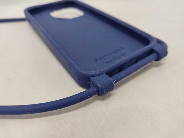 BOTTEGA VENETA ボッテガヴェネタ スマートフォンケース イントレチャート ネイビー ラバー ユニセックス iPhone14 Pro