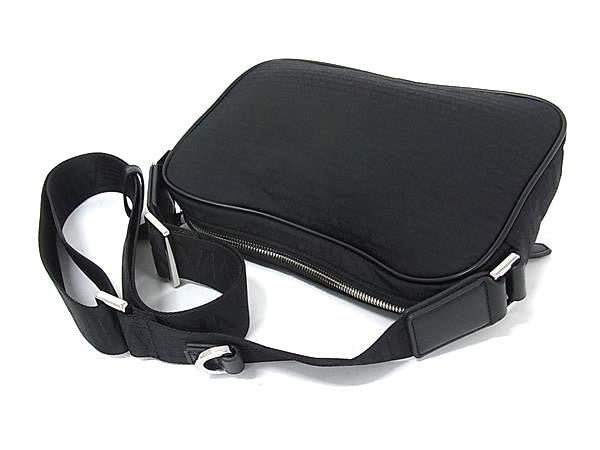 EMPORIO ARMANI エンポリオ アルマーニ メッセンジャーバッグ メタルプレート フロントジップ クロスボディバッグ EM007026AF28660UC001 ブラック系 ナイロン メンズ ショルダーバッグ 超美品