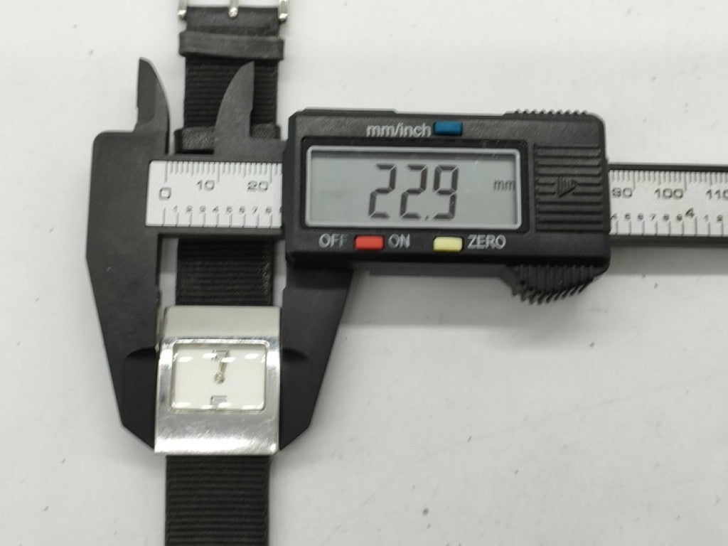 GUCCI グッチ 時計 4900L ホワイト シルバー ブラック系 ステンレス キャンバス レディース