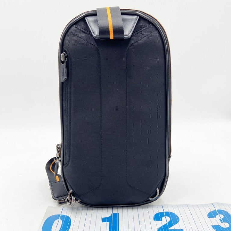 TUMI トゥミ ボディバッグ マクラーレン 373005D キャンバス系 ブラック メンズ ショルダーバッグ シルバー金具 美品