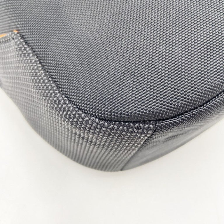 TUMI トゥミ ボディバッグ マクラーレン 373005D キャンバス系 ブラック メンズ ショルダーバッグ シルバー金具 美品