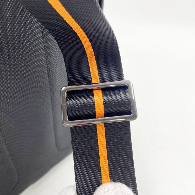 TUMI トゥミ ボディバッグ マクラーレン 373005D キャンバス系 ブラック メンズ ショルダーバッグ シルバー金具 美品